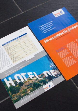 Composing hotel.de auf Anzeige und Flyer